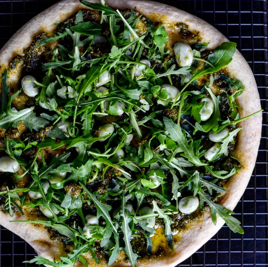 vegan green pizza with pesto, rocket and green beans