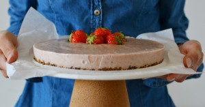 strawberry cake raw vegan gluten free sugar free