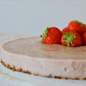 vegan gluten free raw sugar fee strawberry cake