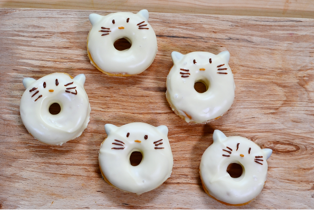 Cute cat donuts - Anne Travel Foodie