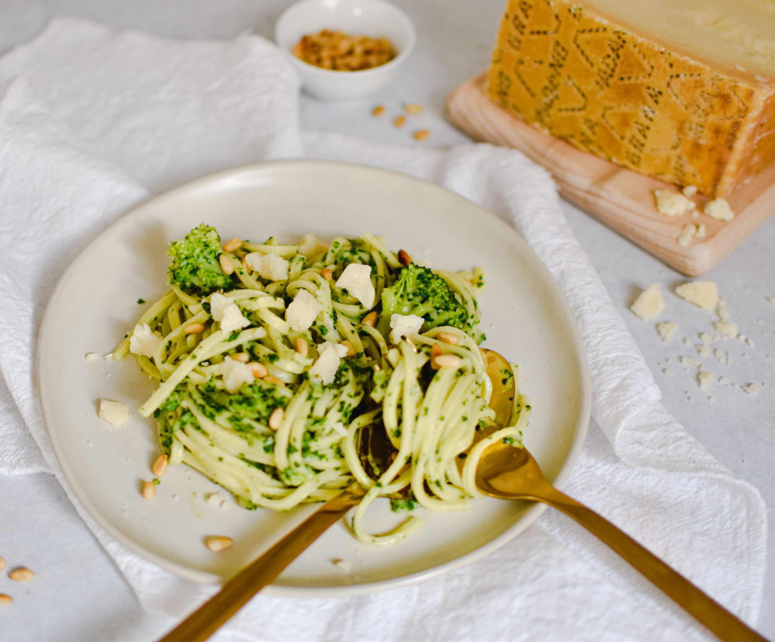 Spaghetti met groene saus en Grana Padano - Anne Travel Foodie