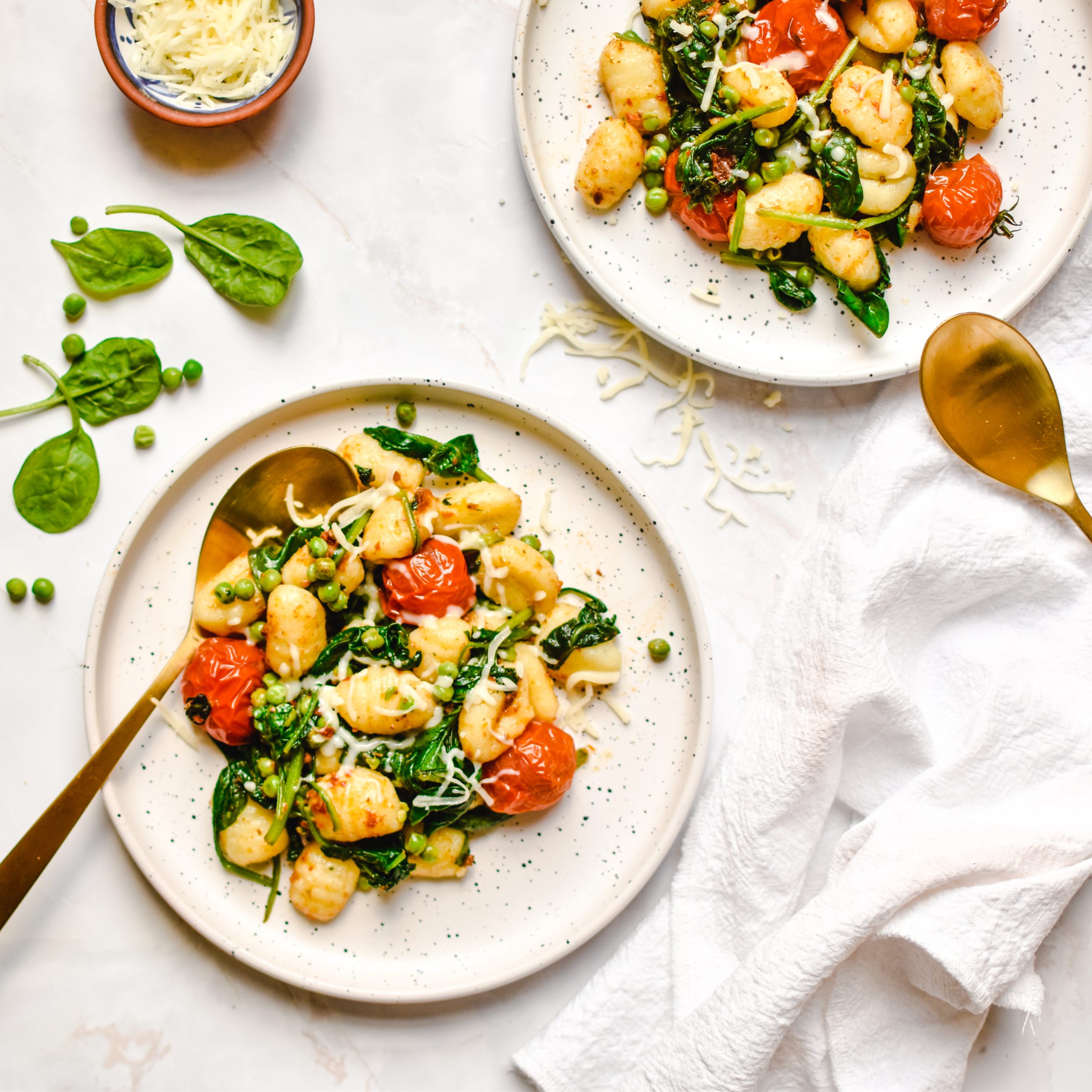 Gnocchi with pesto and roasted tomatoes - Anne Travel Foodie