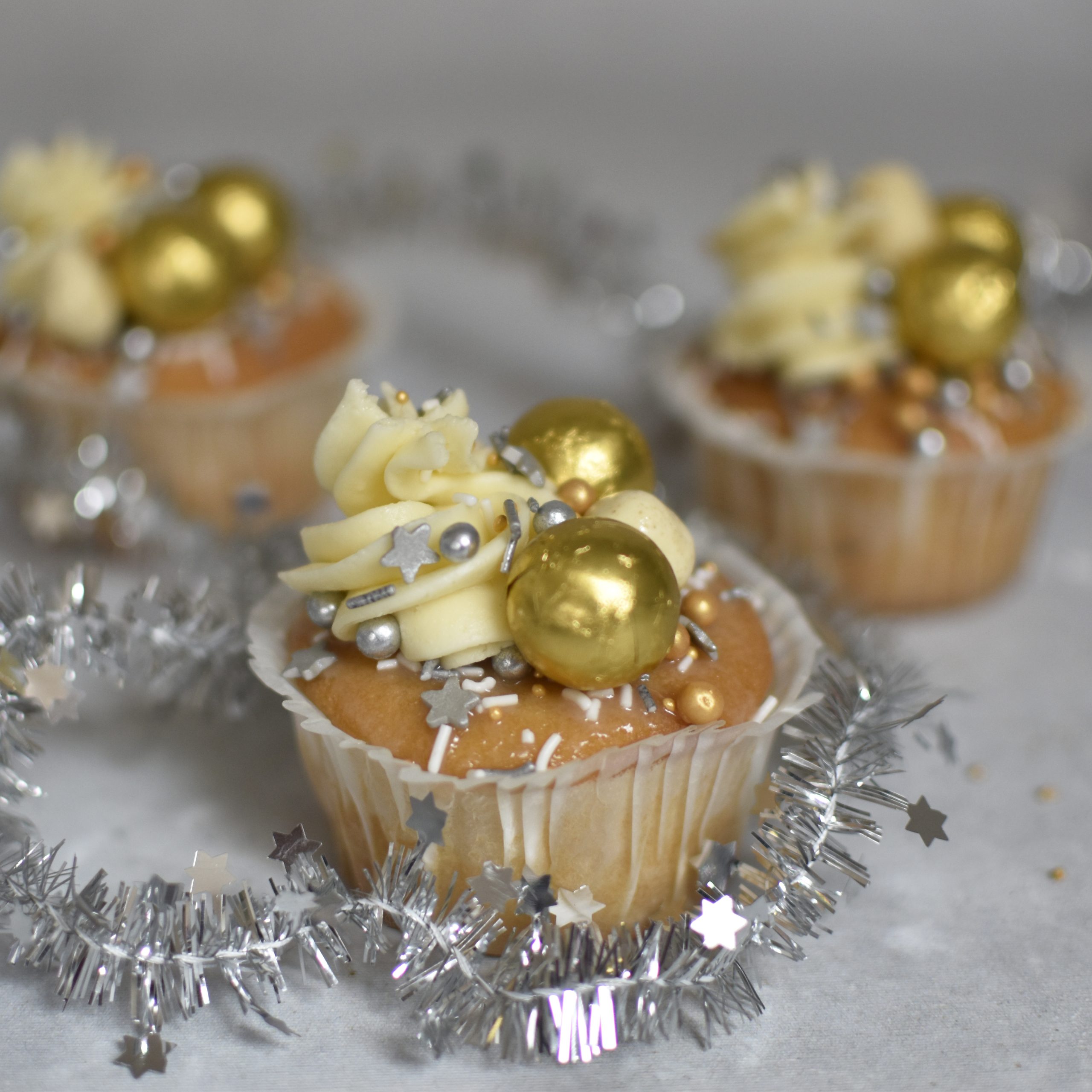 Bubble and Sweet: Break the internet New Year Cupcakes with edible gold leaf