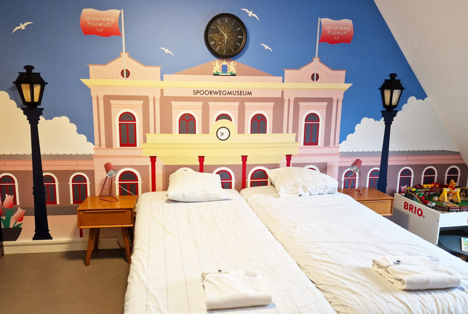 The Train hotel room in Utrecht. A great hotel room for kids! - Anne ...